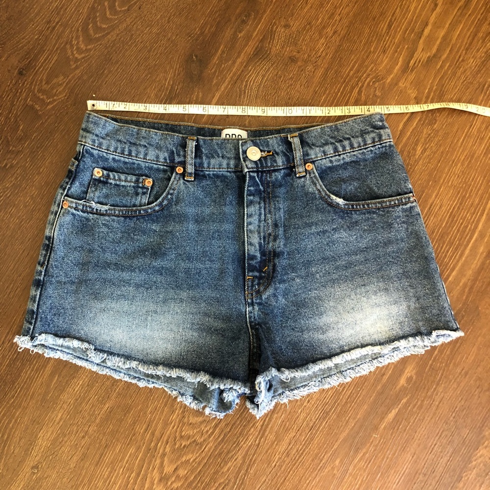 Urban Outfitters- BDG Mid-Rise Essential Short